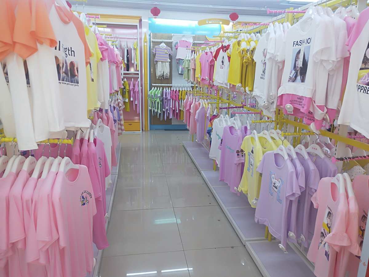 衛(wèi)輝萬客來服裝超市 貨品海量，品質(zhì)不瓤