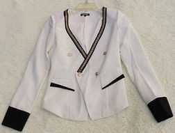 《潮流風(fēng)向標(biāo) 千百惠外貿(mào)精品服飾店——批發(fā)零售雙驅(qū)動(dòng)，引領(lǐng)時(shí)尚新潮流》